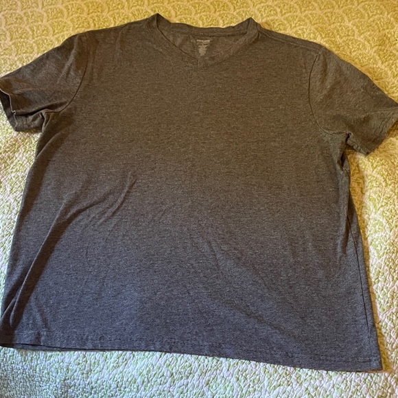 Highland Outfitters Other - Men's Gray V-Neck Tee